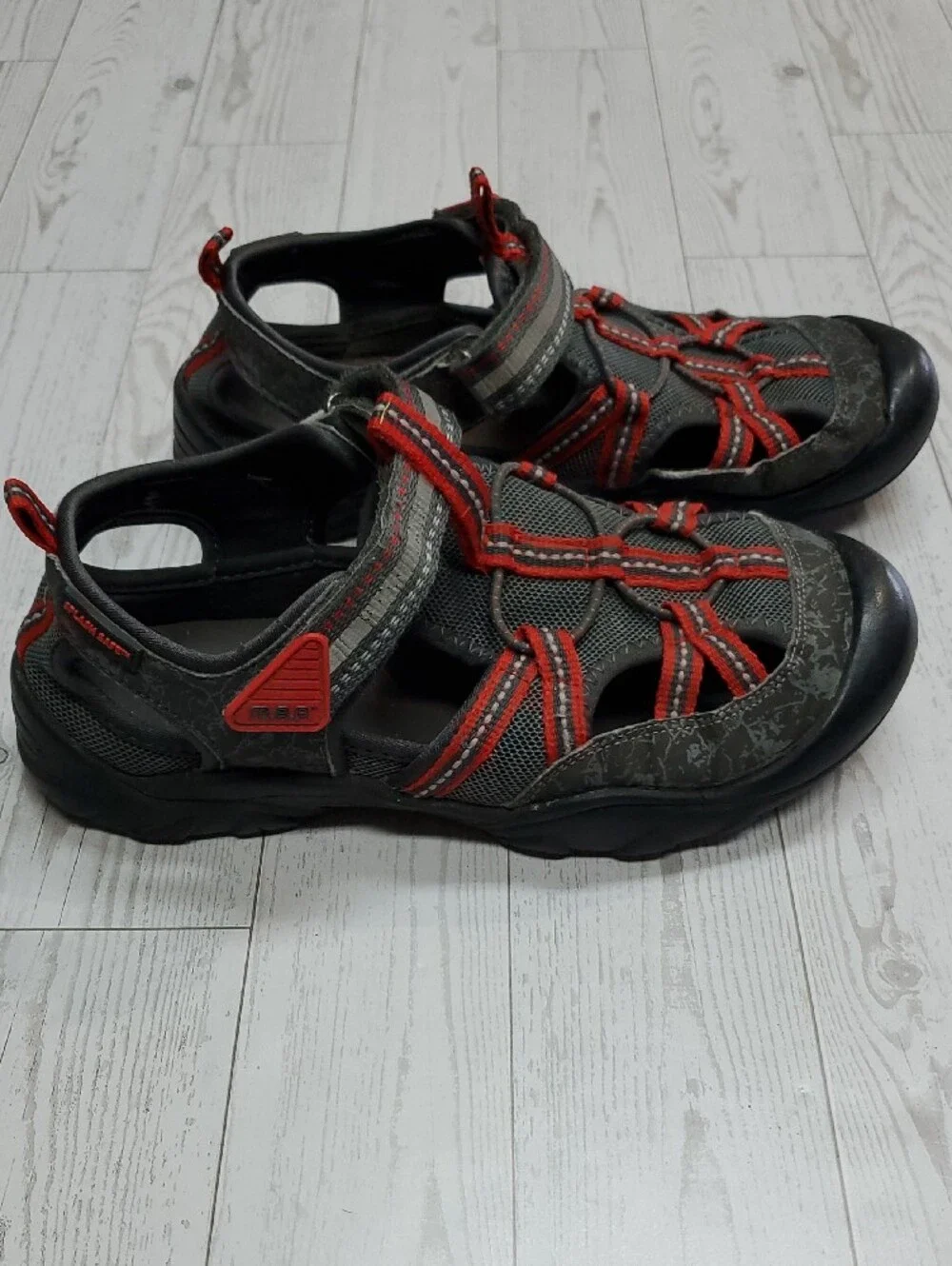 Kids Gray & Red Closed Toe Sandals Kids Size 3M